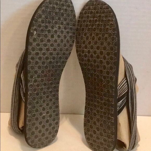 ********JUST REDUCED********SANUK Yoga MAT SUPER COMFY SANDAL BLACK GRAY 10 - Picture 4 of 8